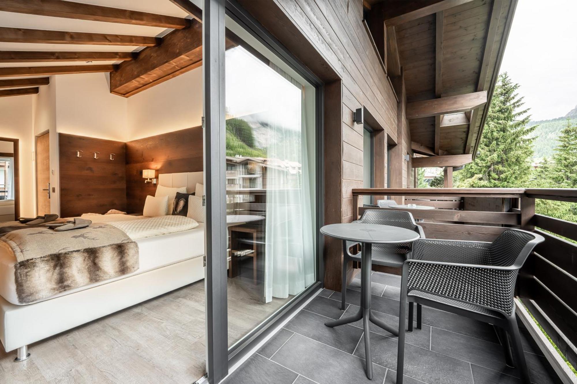 Arya Alpine Hotel *